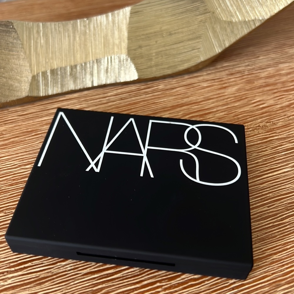 NIB NARS Hibiscus Voyageur Eyeshadow Palette - Picture 2 of 4